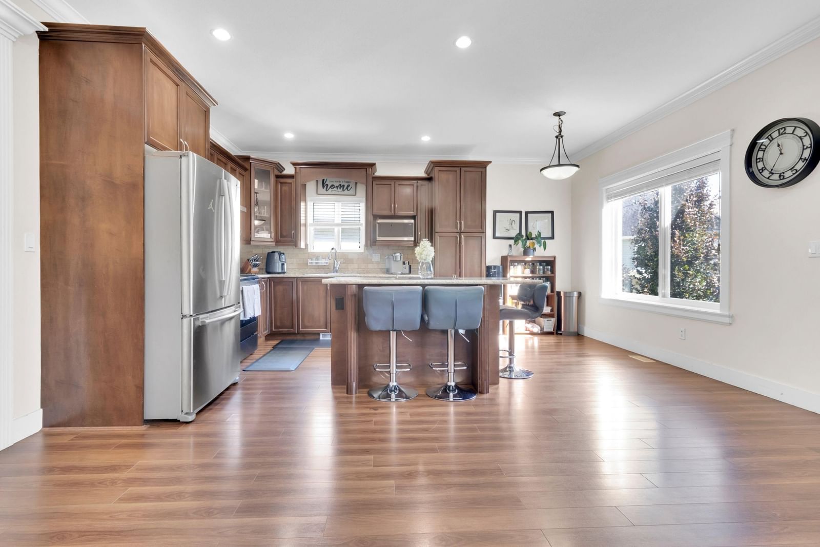 Listing Image 12