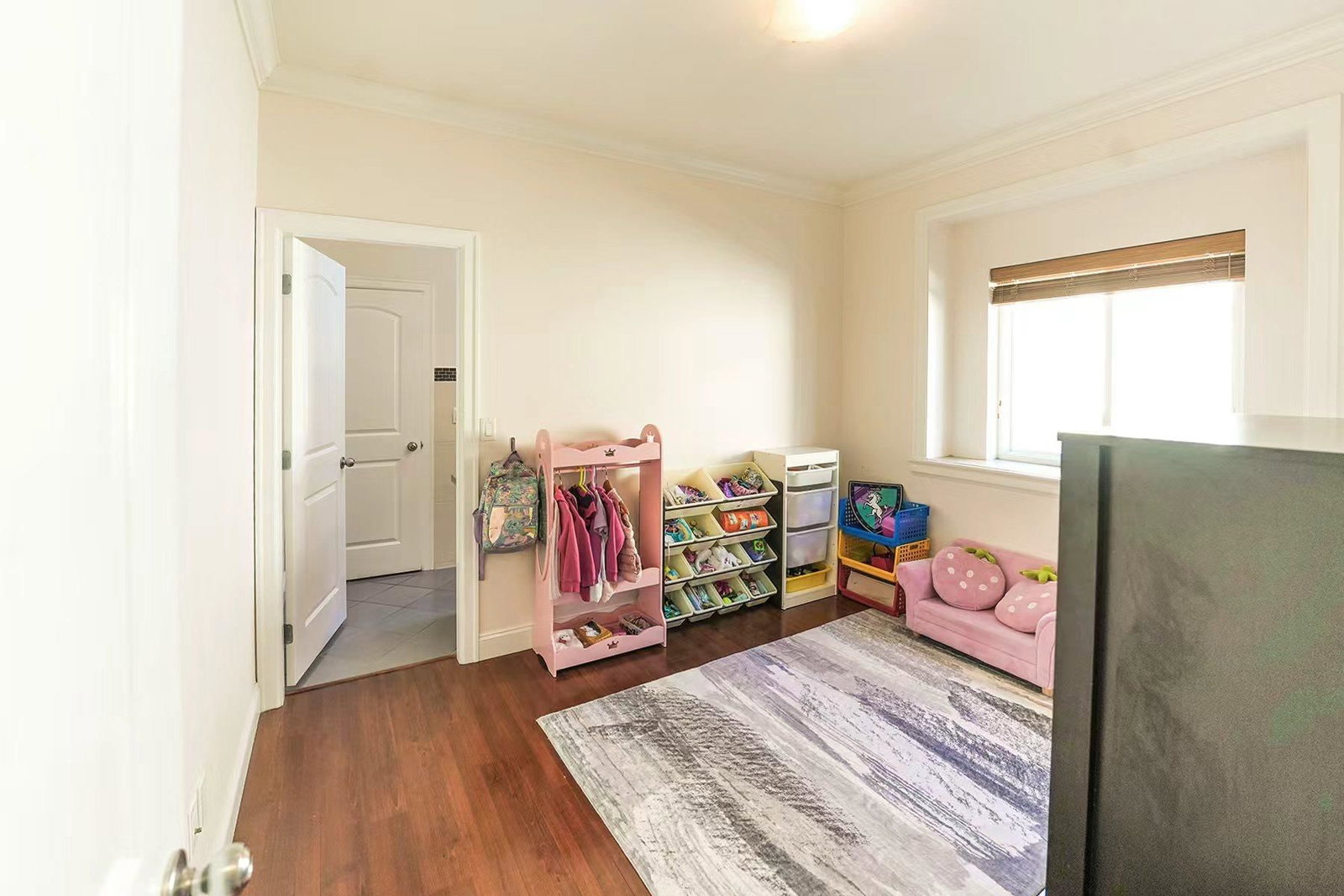 Listing Image 18