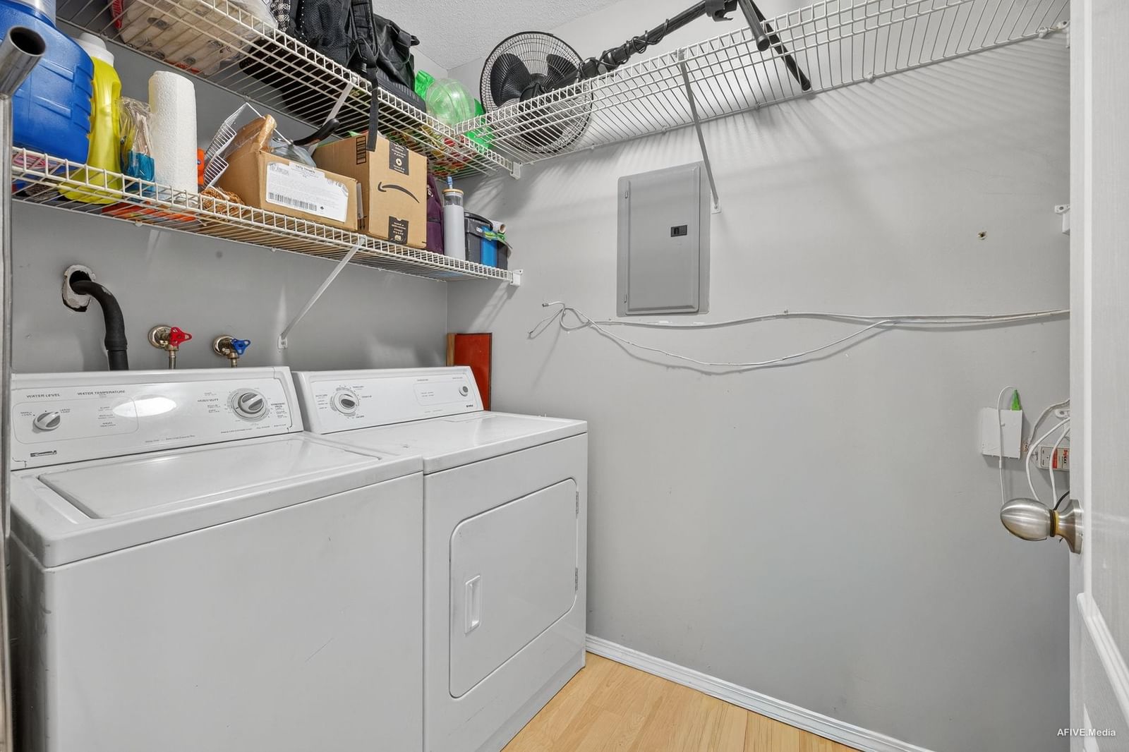 Listing Image 12