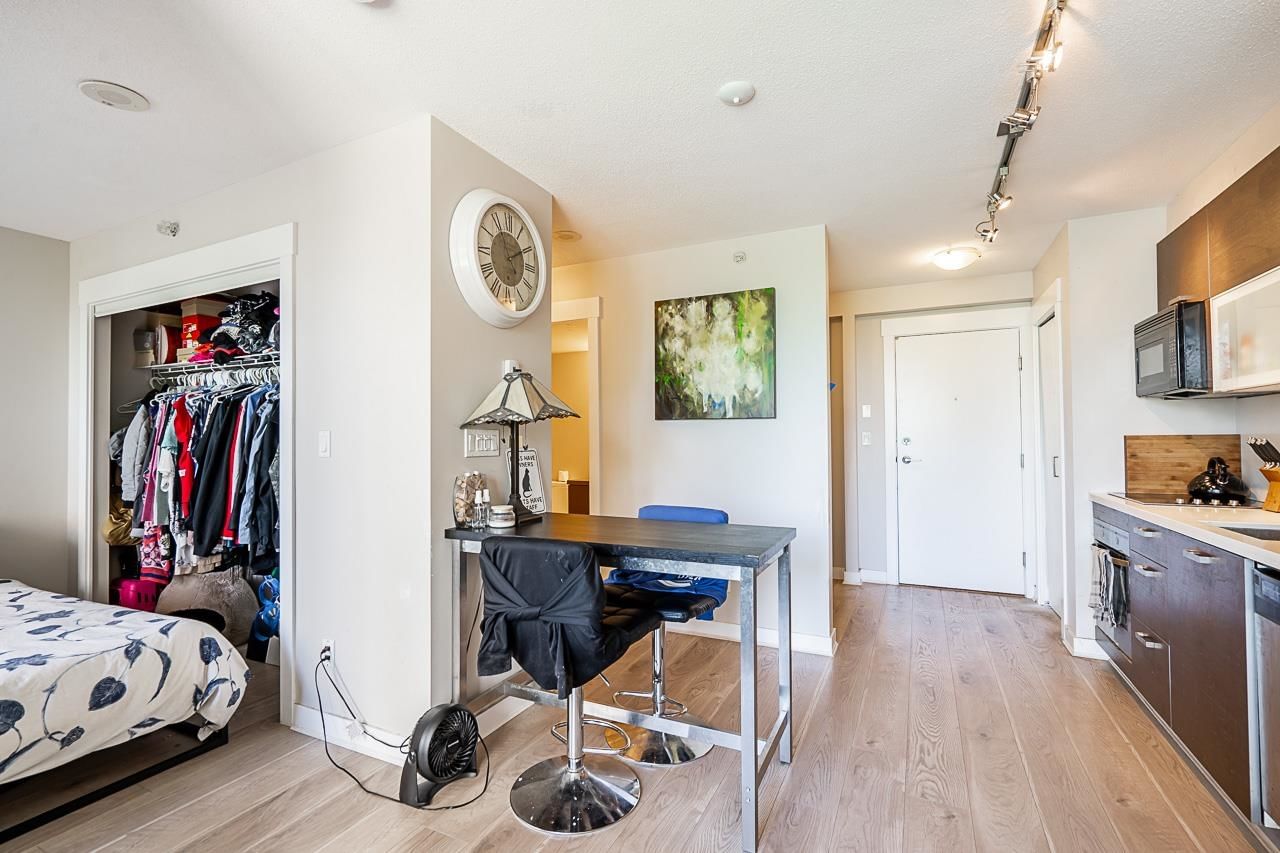 Listing Image 15