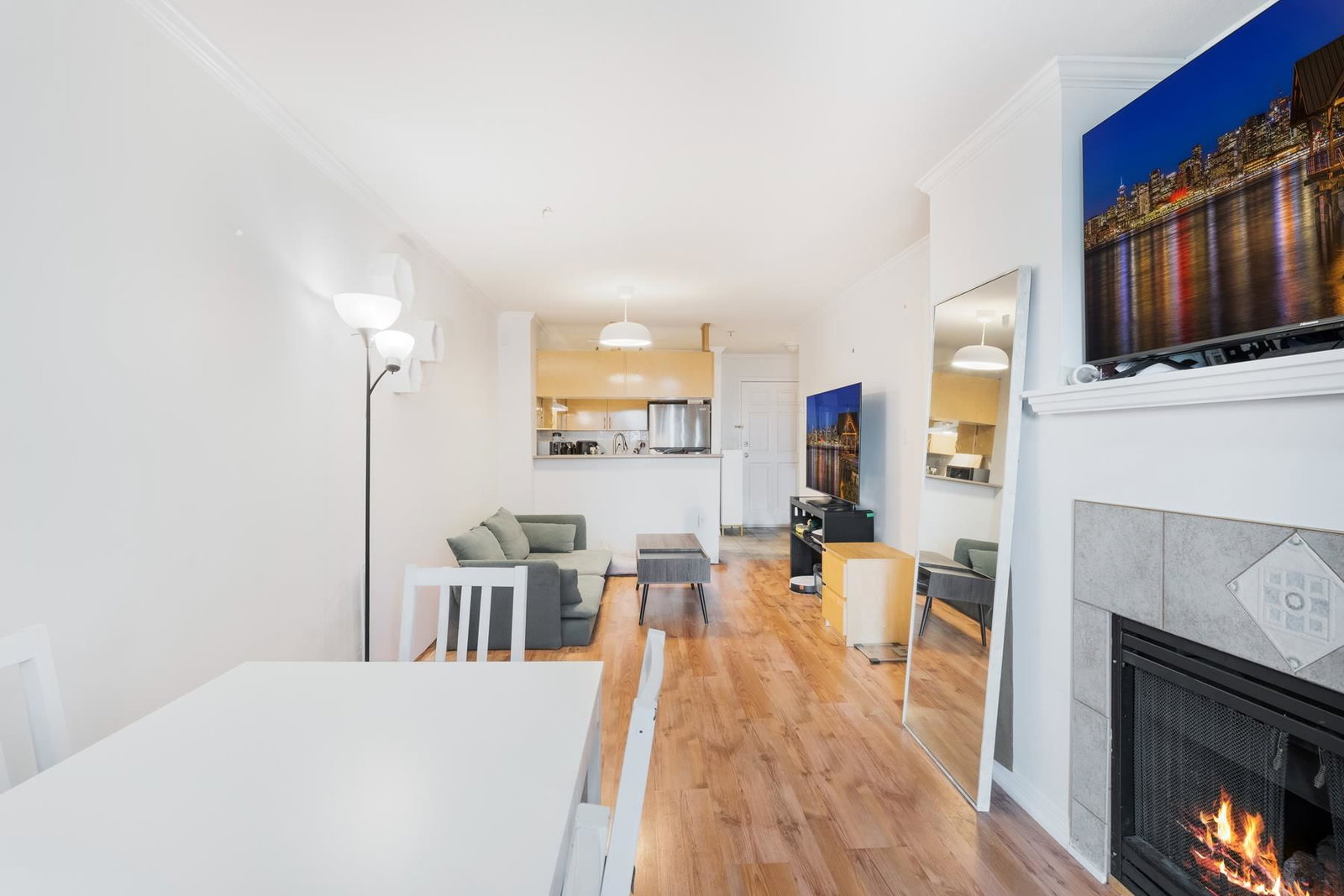 Listing Image 12