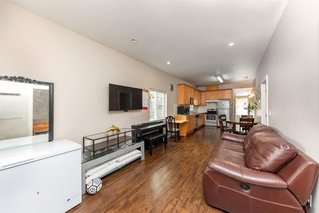 1011 Auckland Street