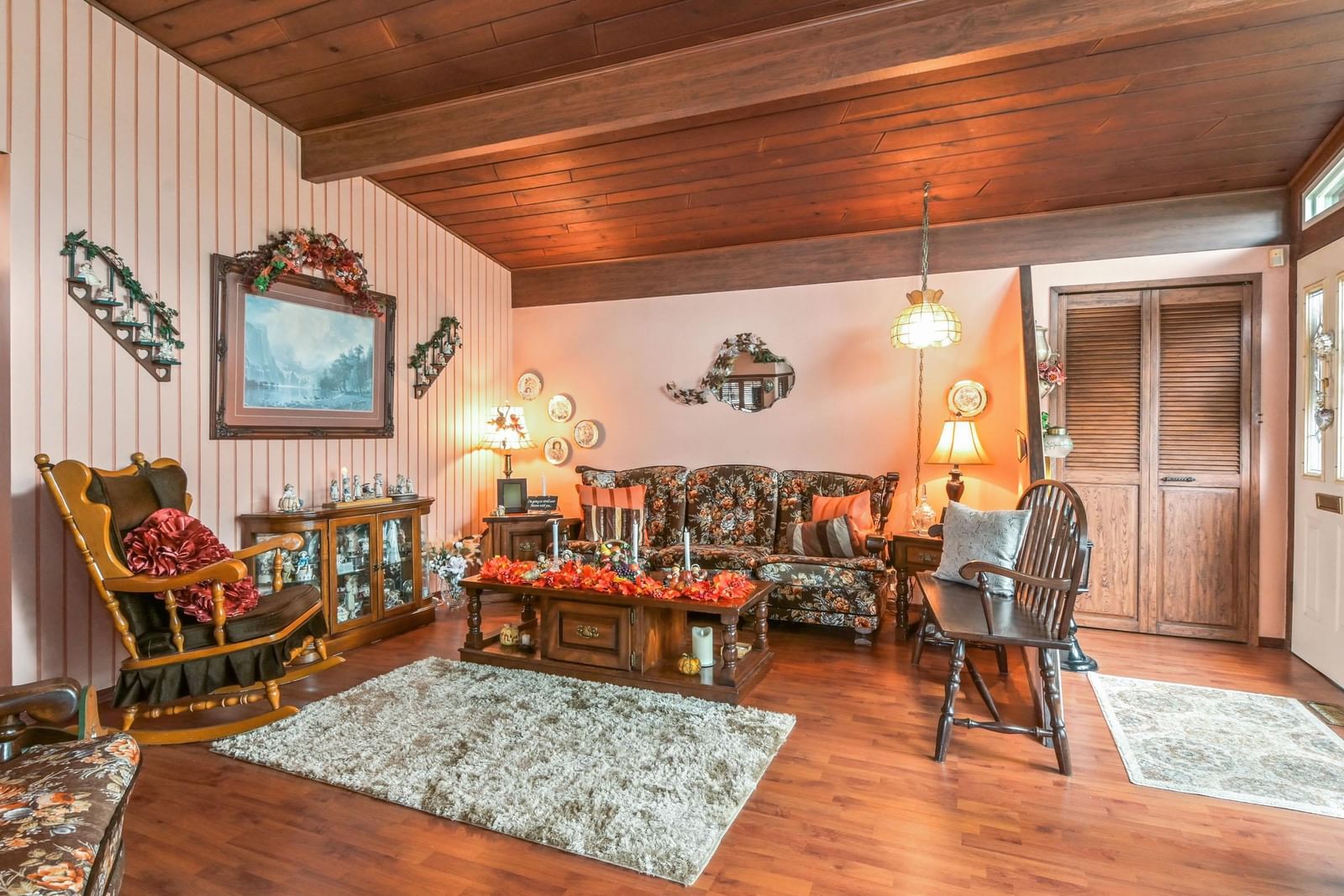 Listing Image 4