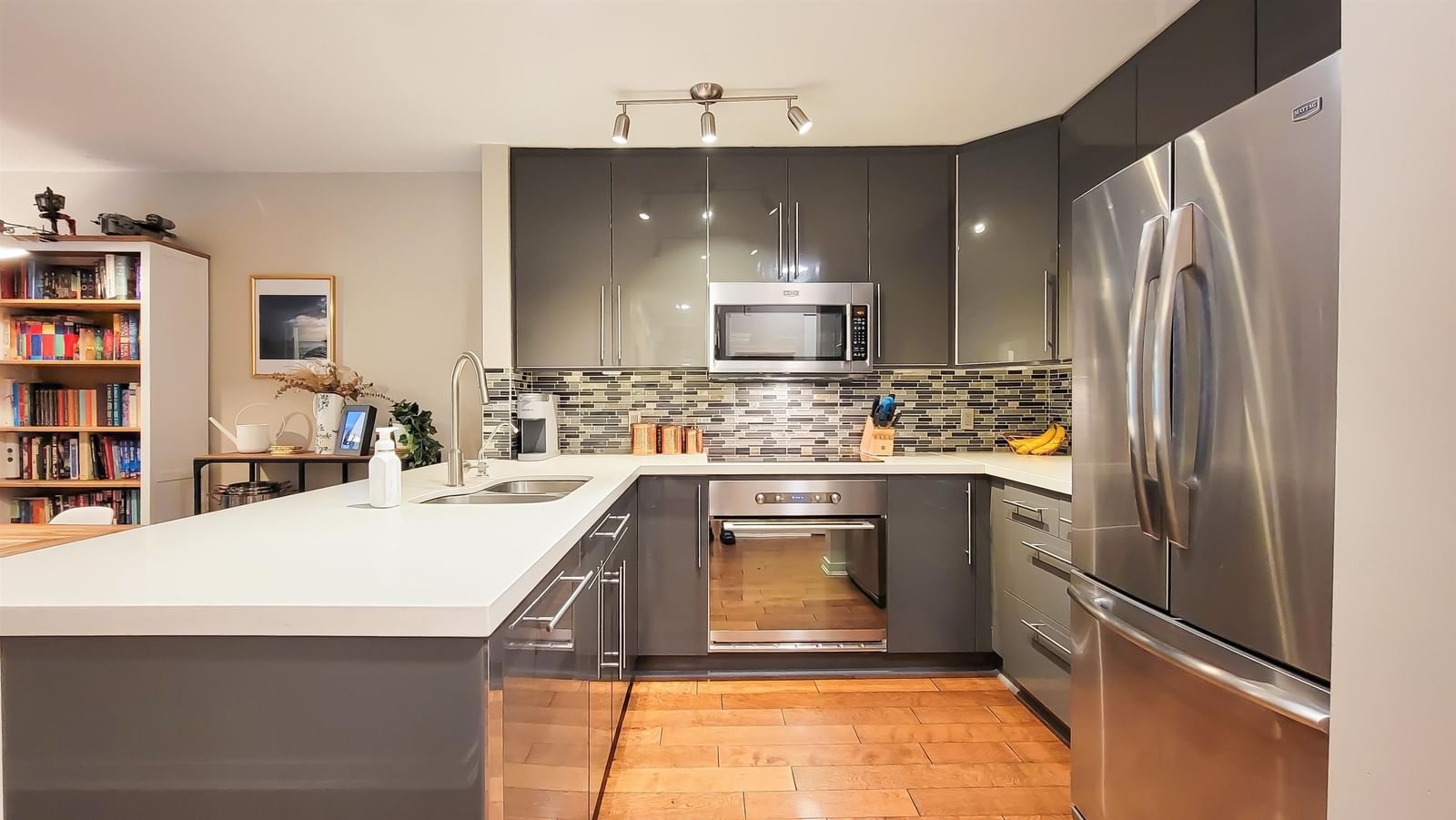 Listing Image 10