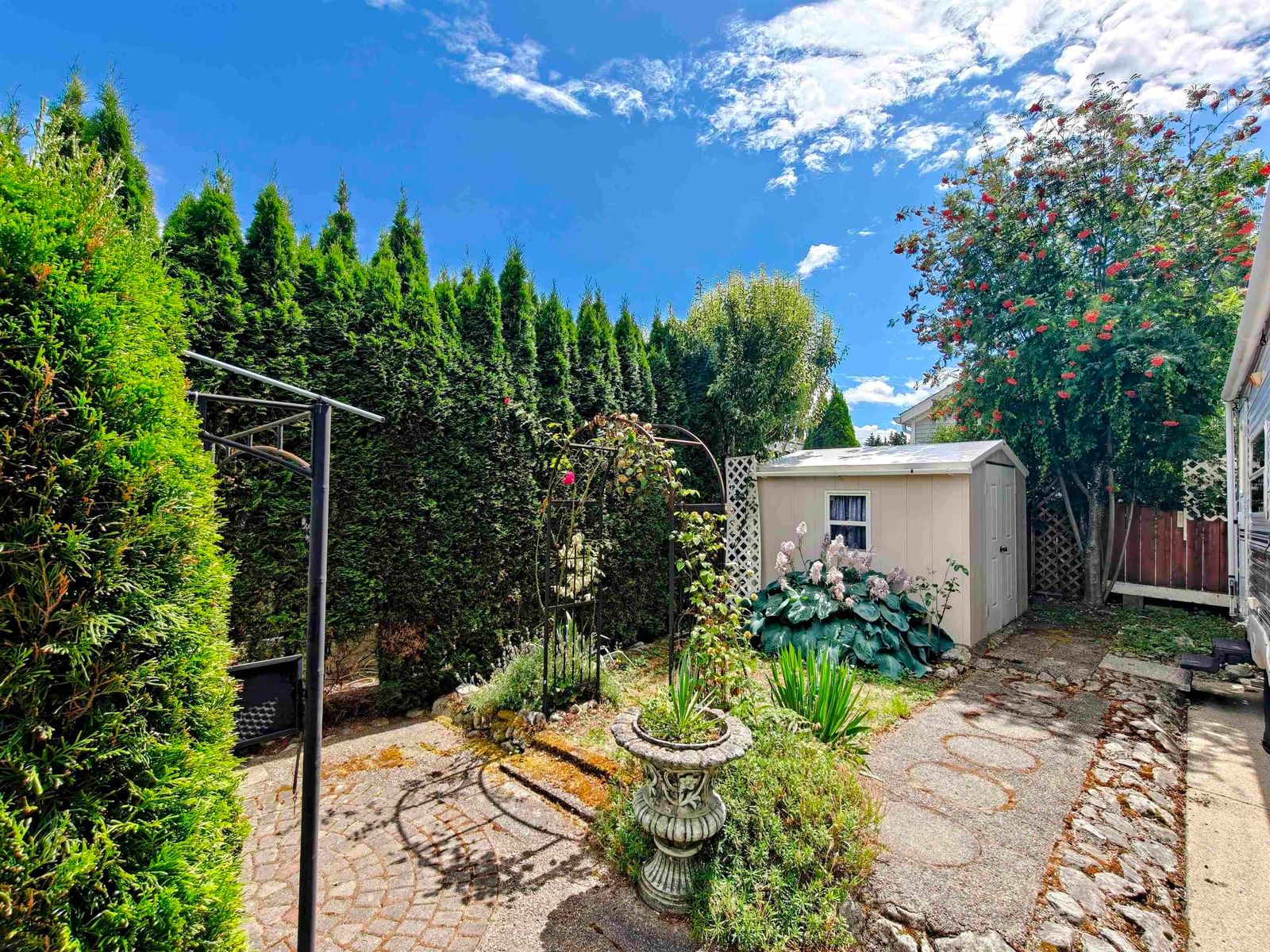Listing photo 4