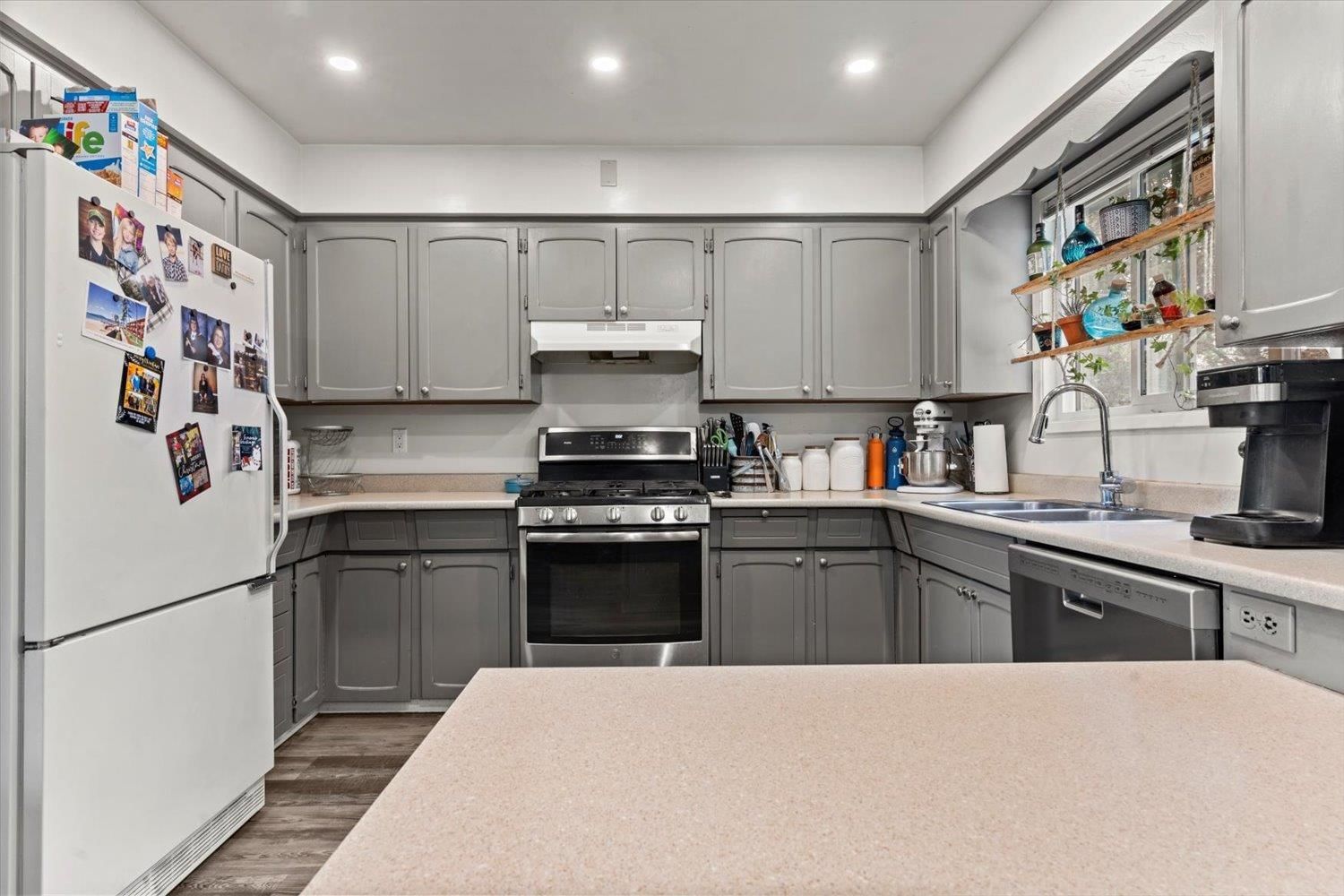 Listing Image 10