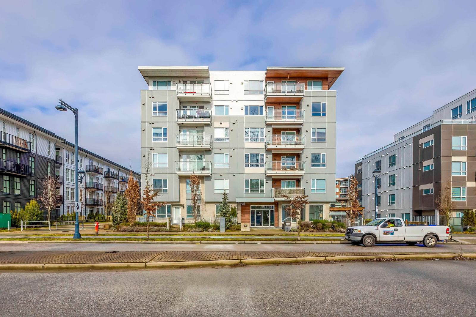 Listing Image 19