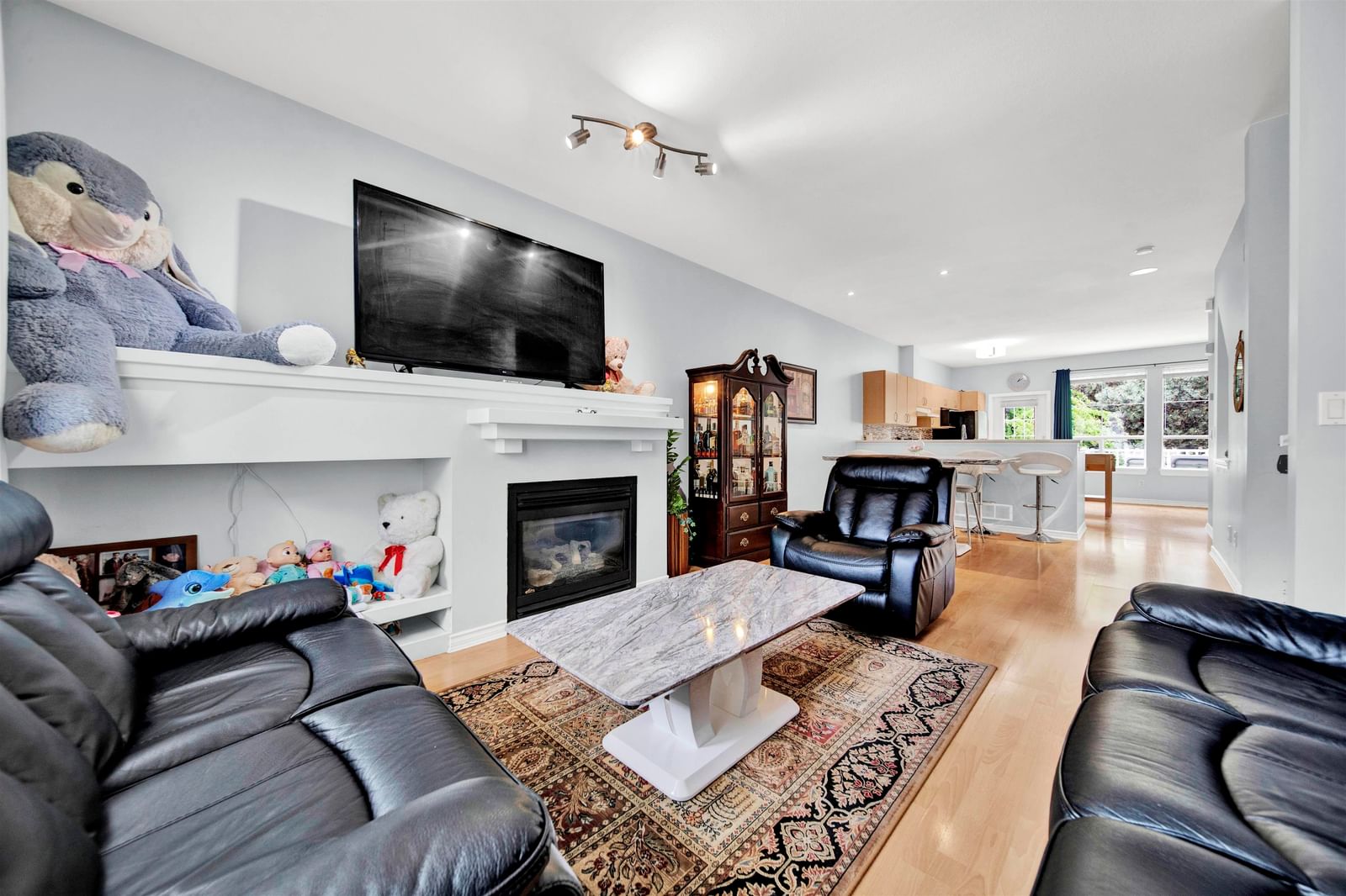 Listing Image 17