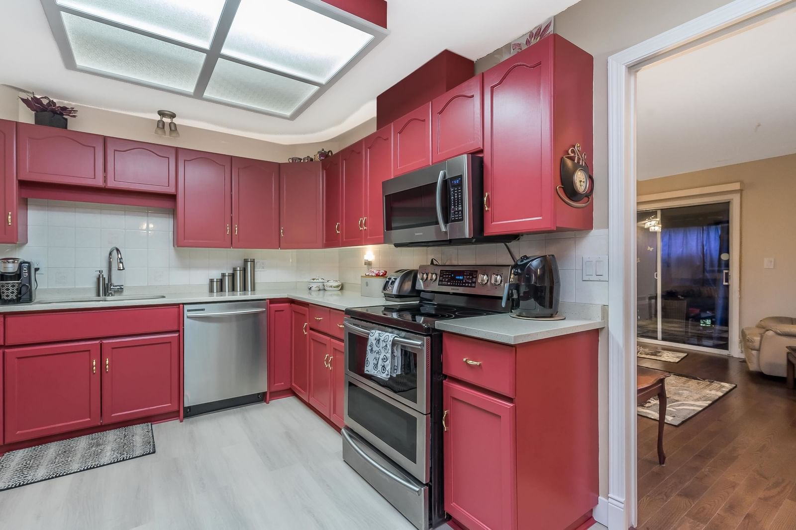 Listing Image 11