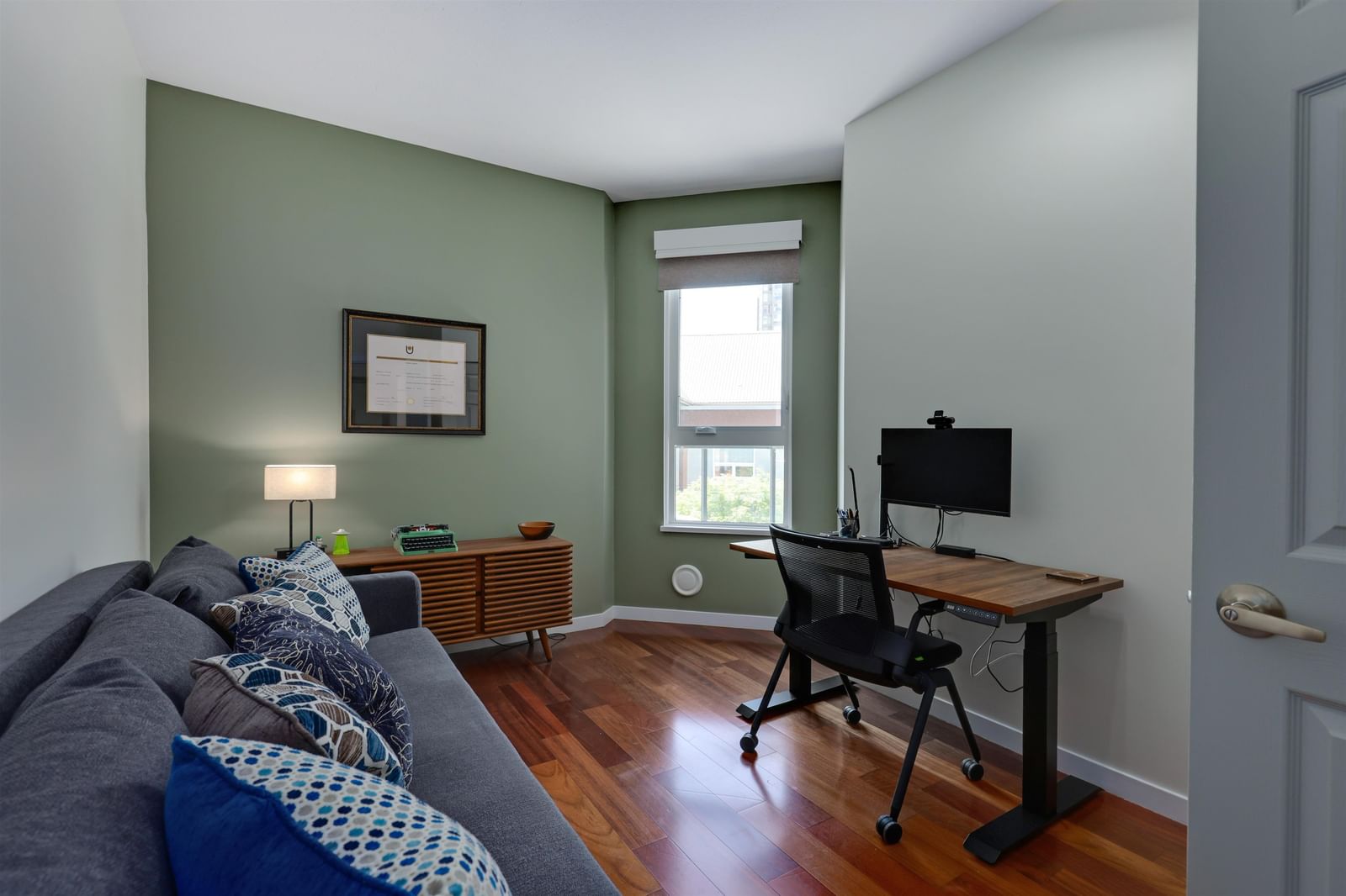 Listing Image 21