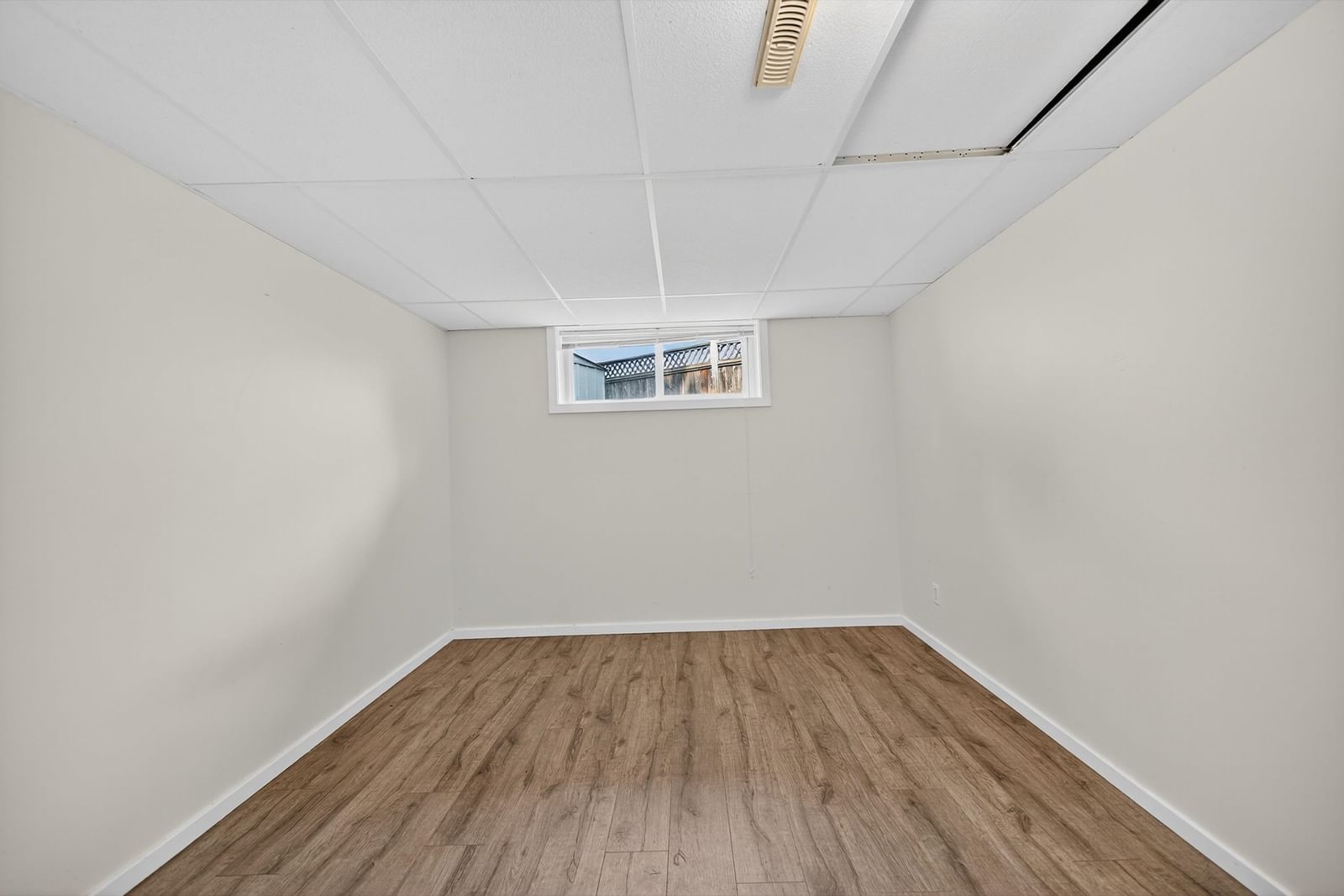 Listing Image 26