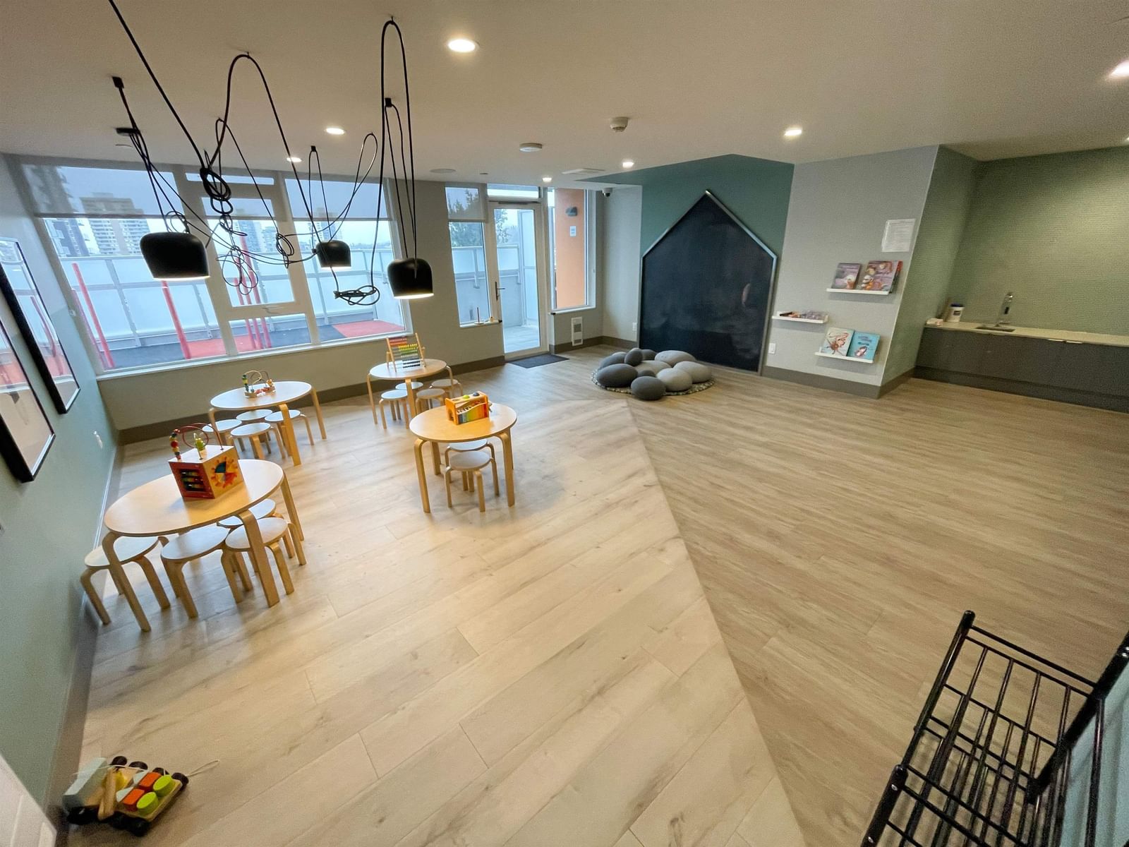 Listing Image 11