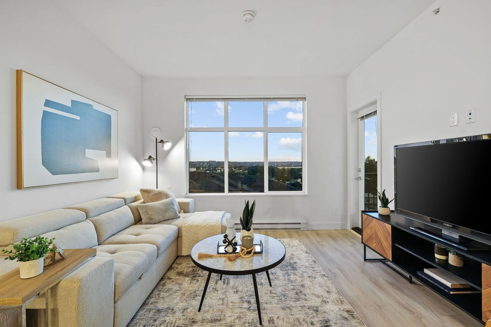 Listing Image 12