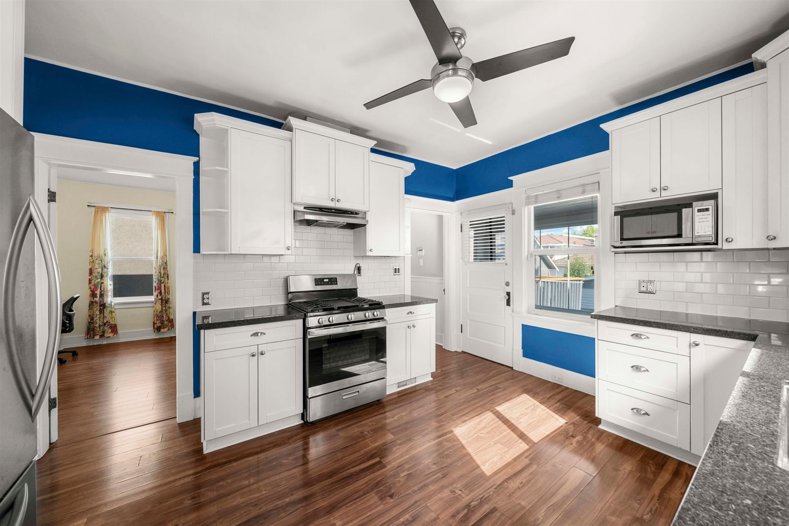 Listing Image 10