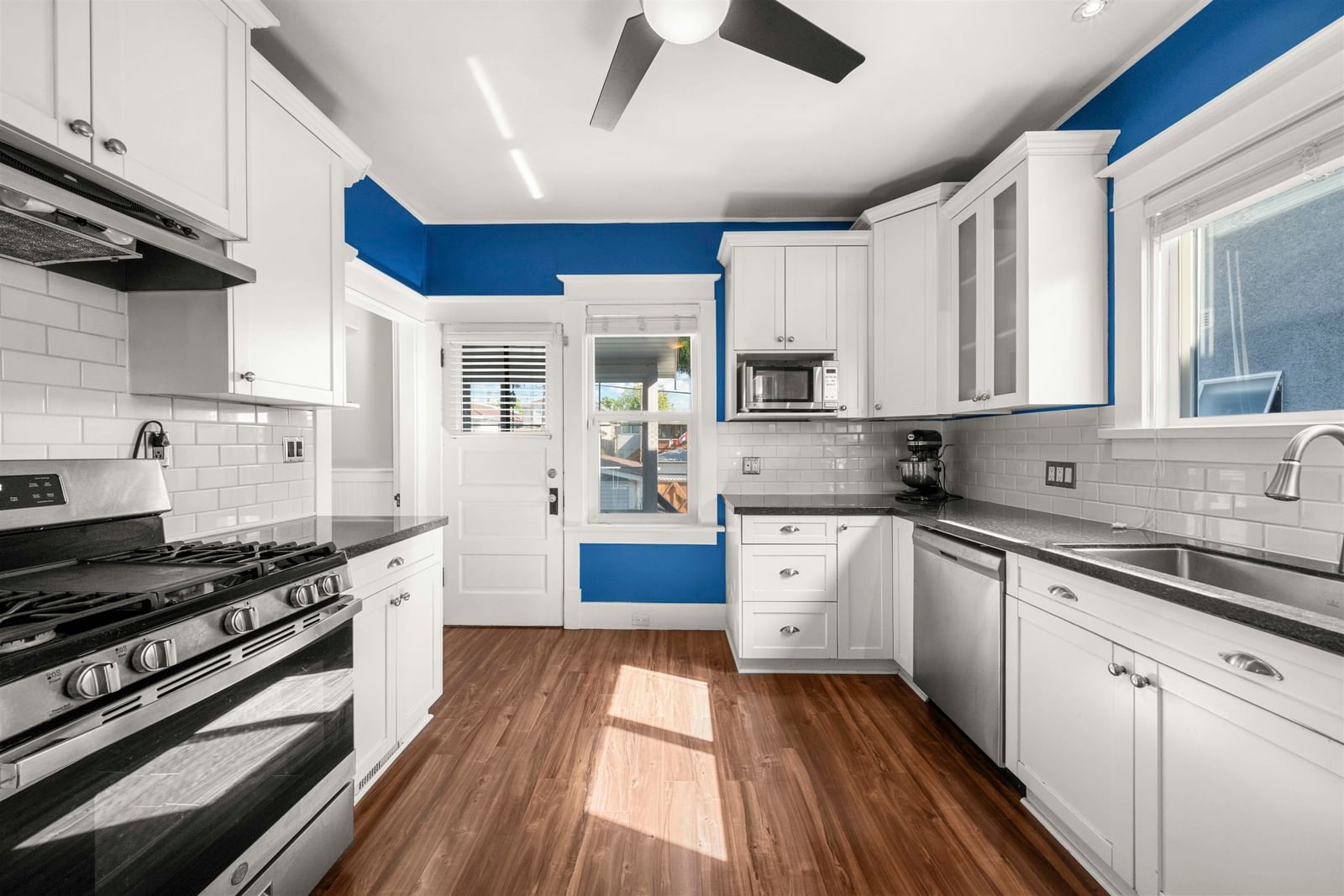 Listing Image 11