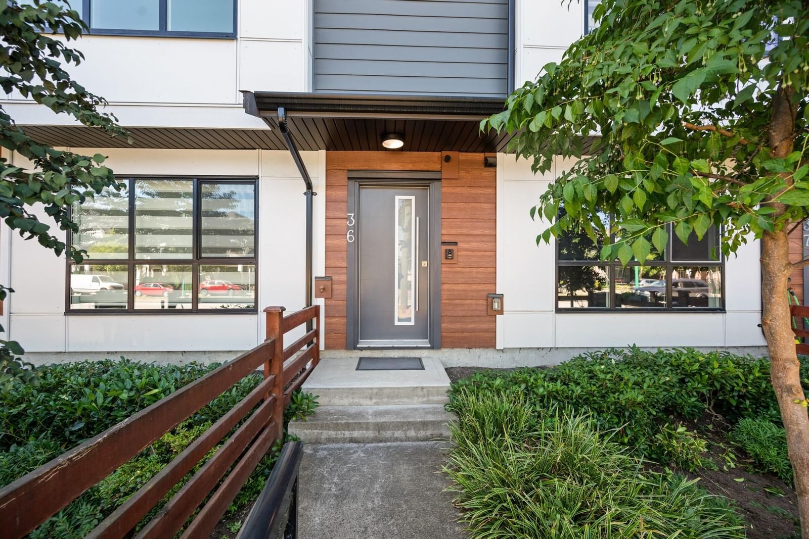 Listing Image 4