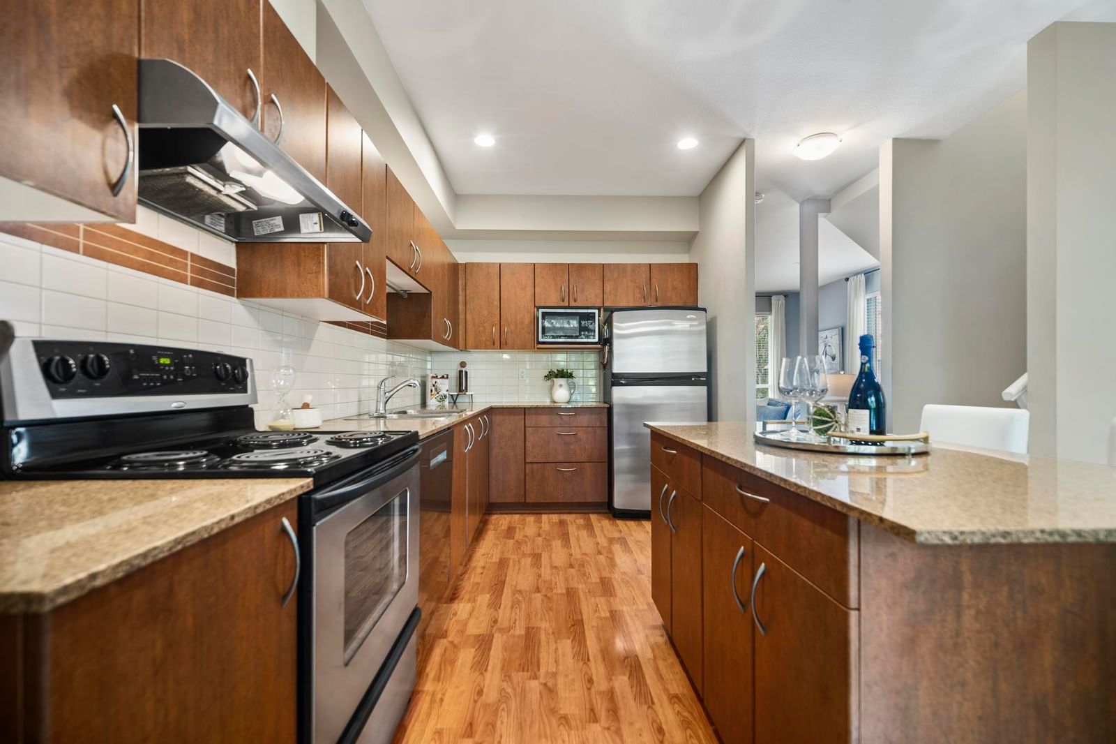 Listing Image 11