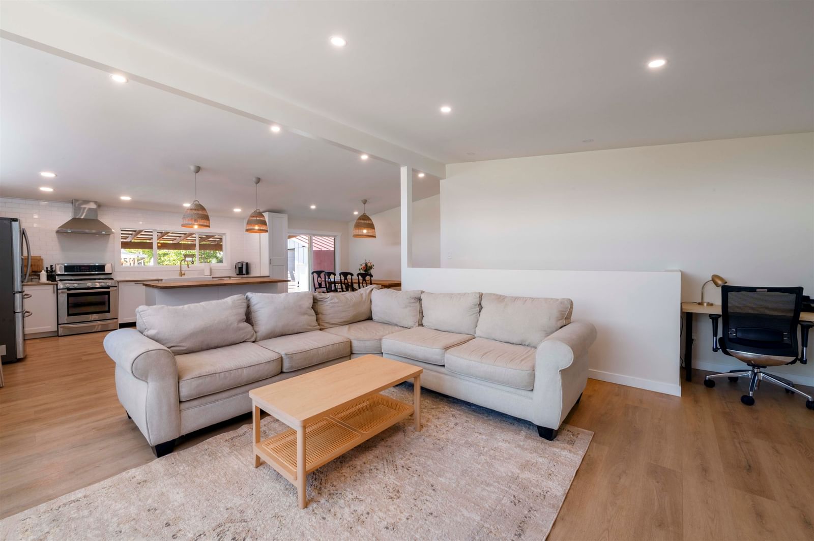 Listing Image 11