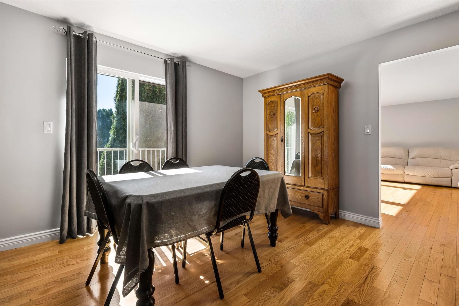 Listing Image 12