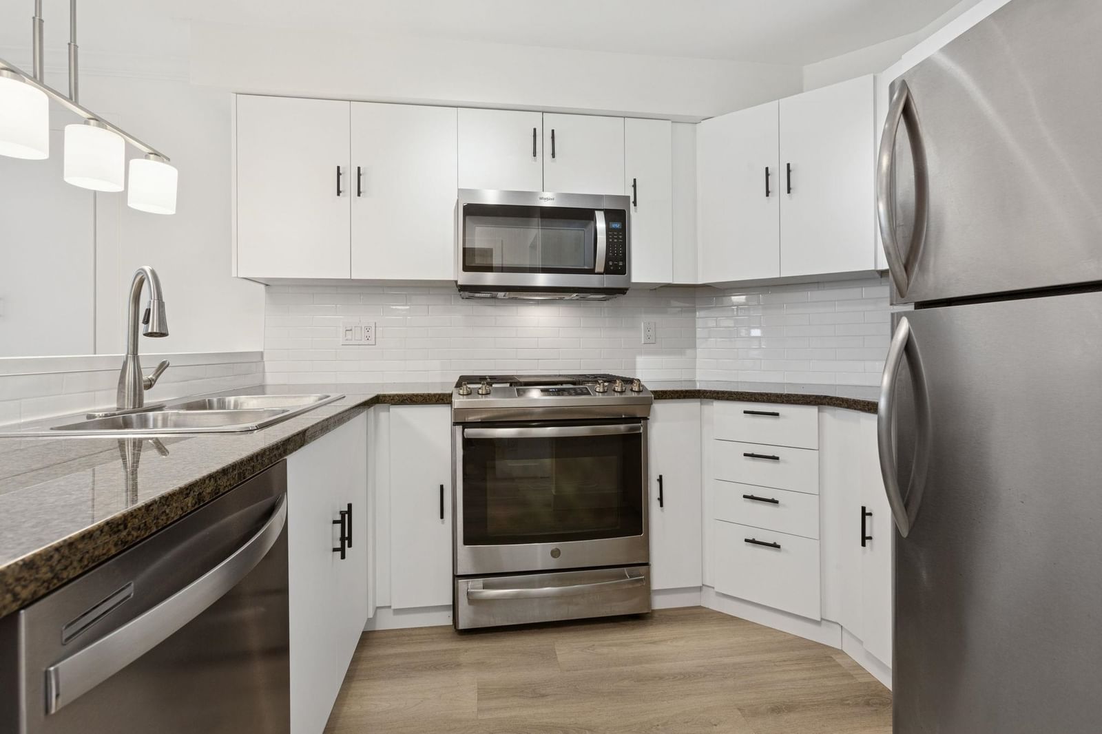 Listing Image 8
