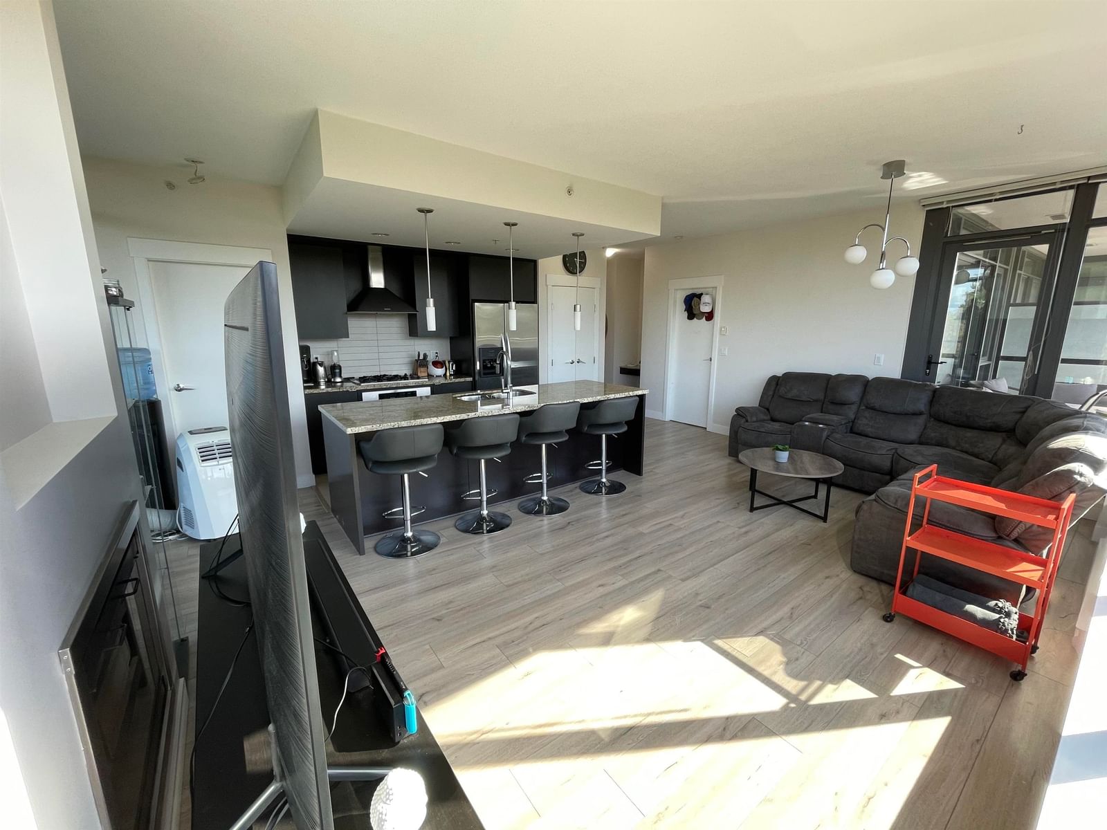 Listing Image 4