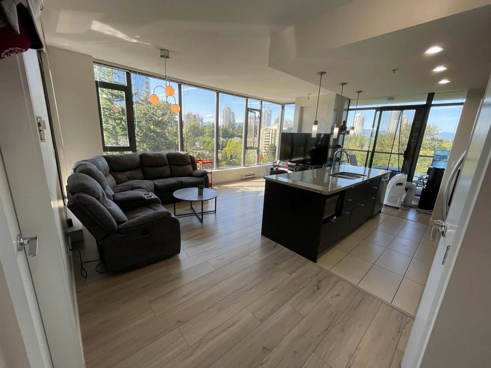 Listing Image 5