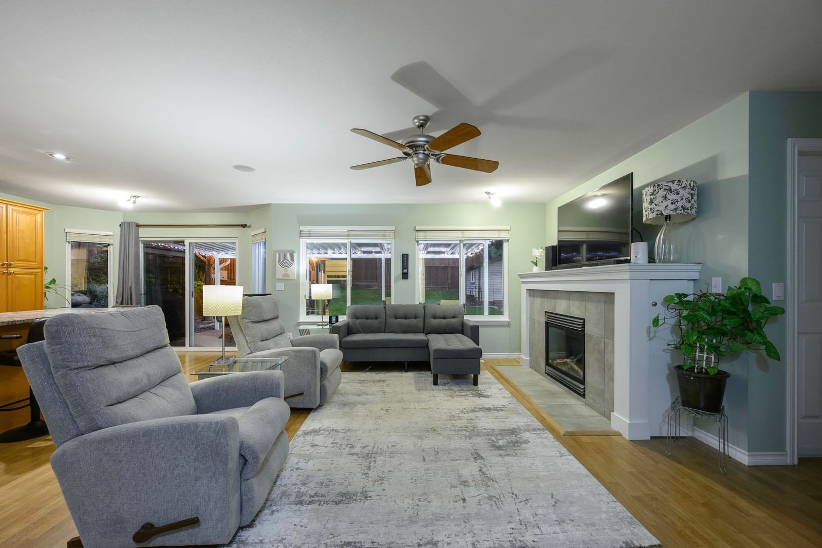 Listing Image 10