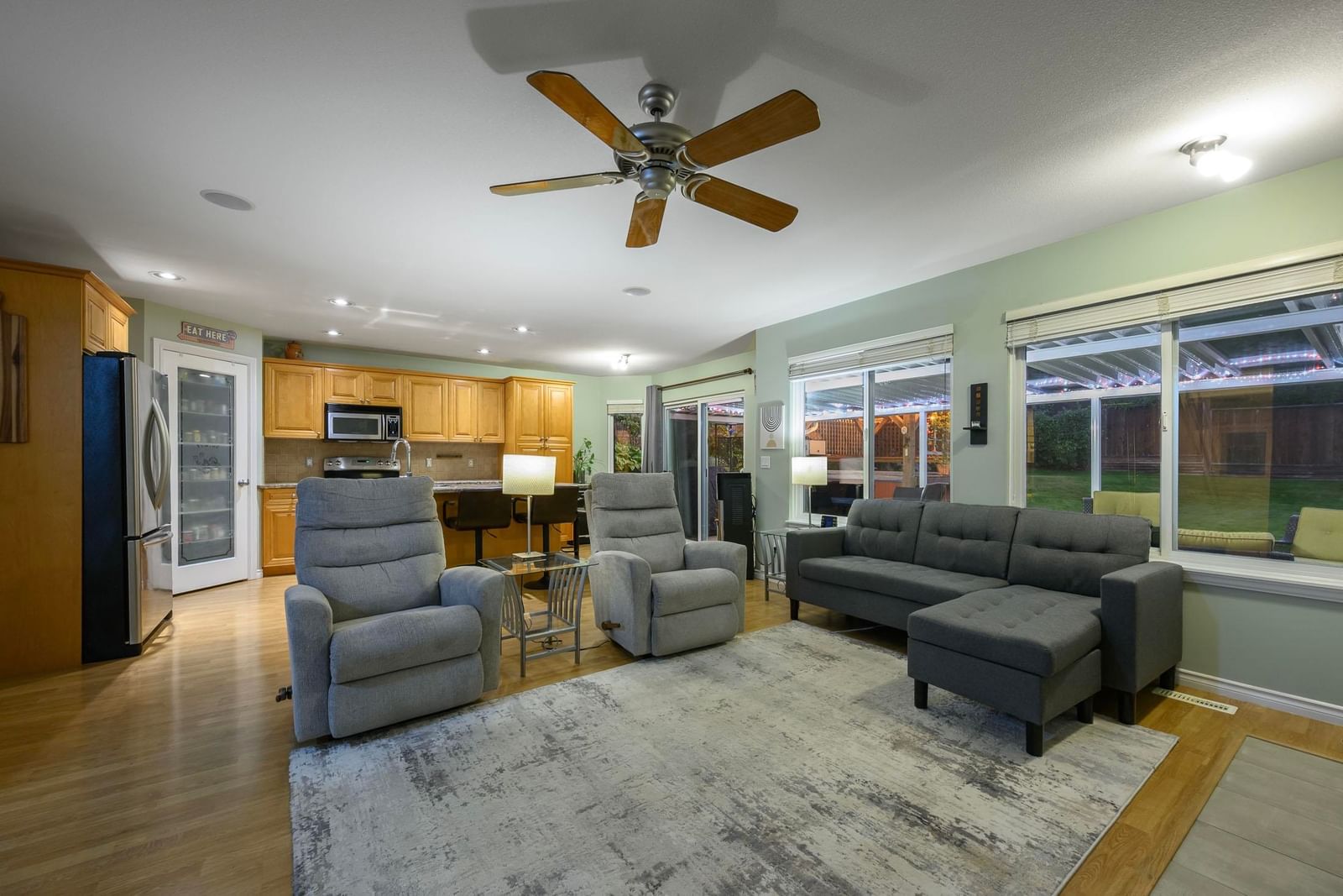 Listing Image 8