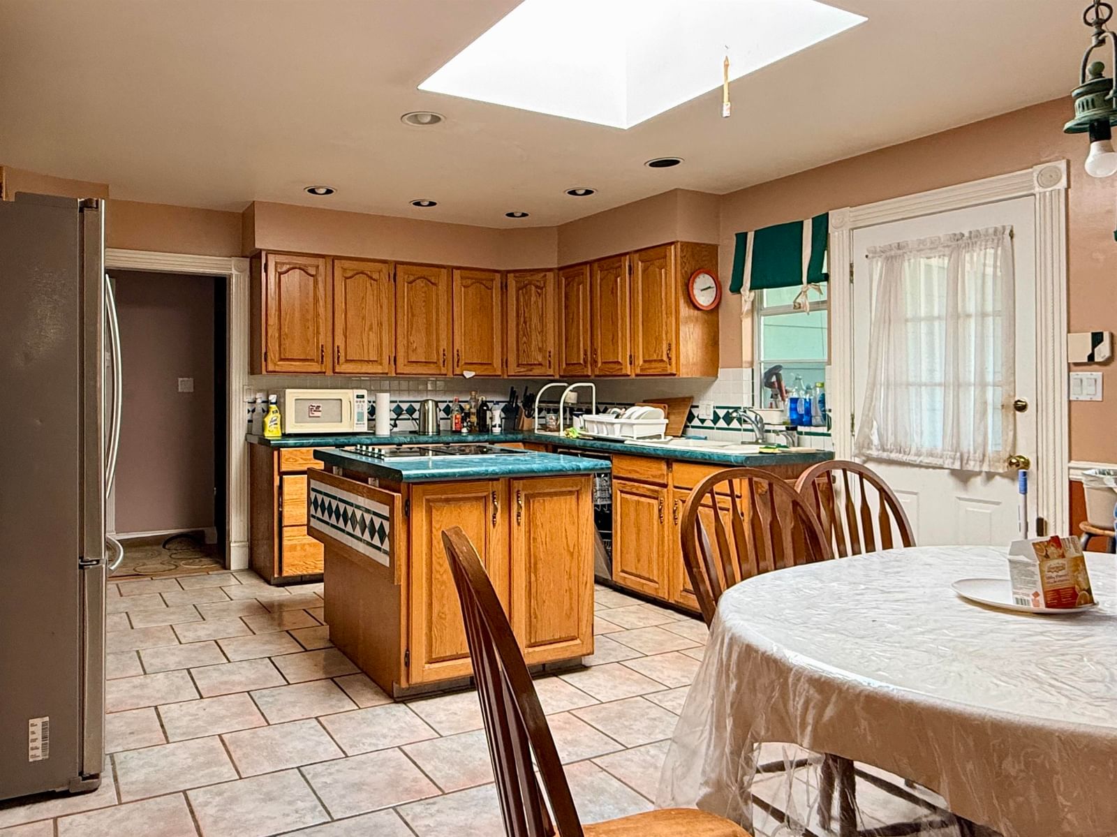 Listing Image 12