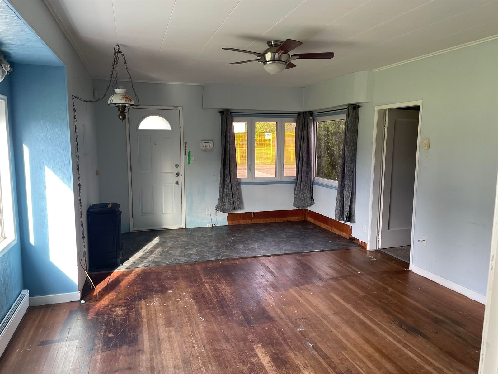 Listing Image 4