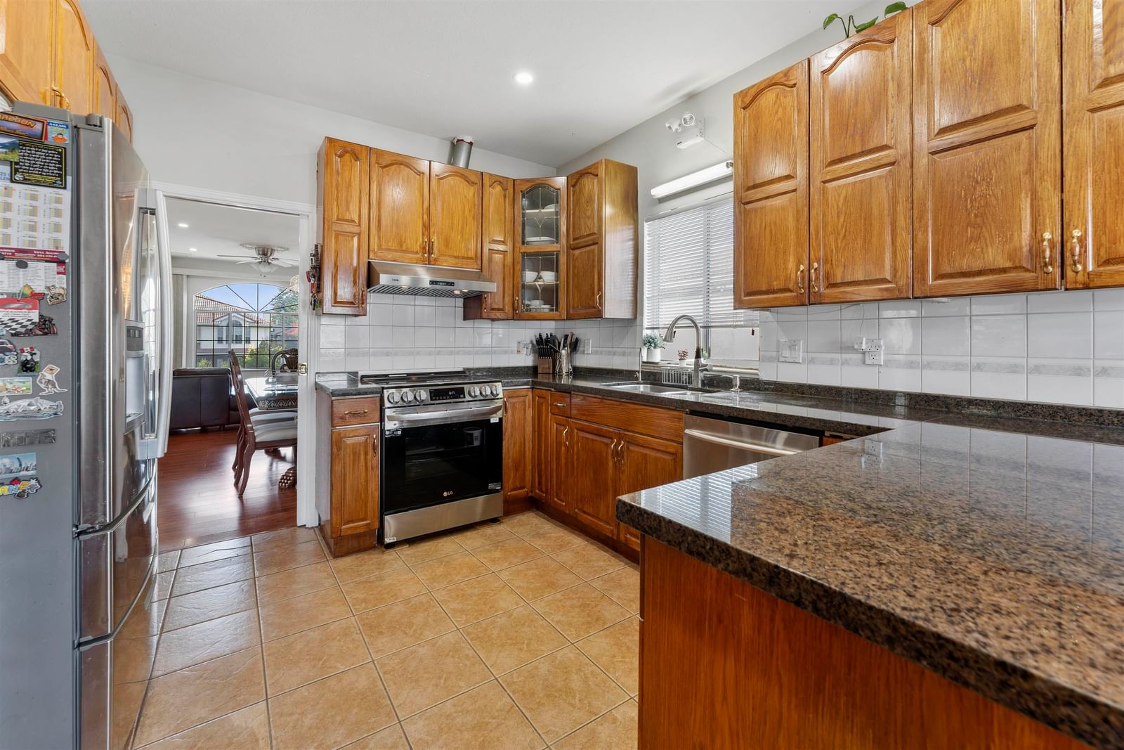 Listing Image 12