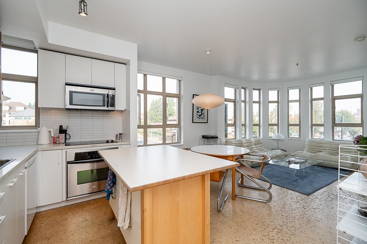 Listing Image 4