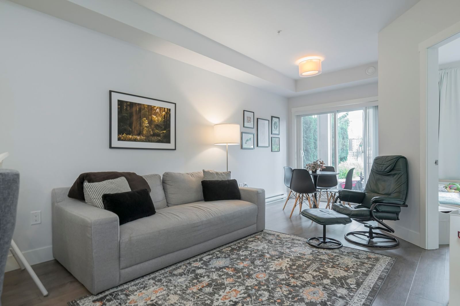 Listing Image 8