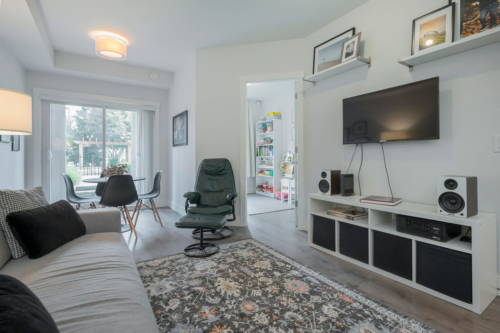 Listing Image 9