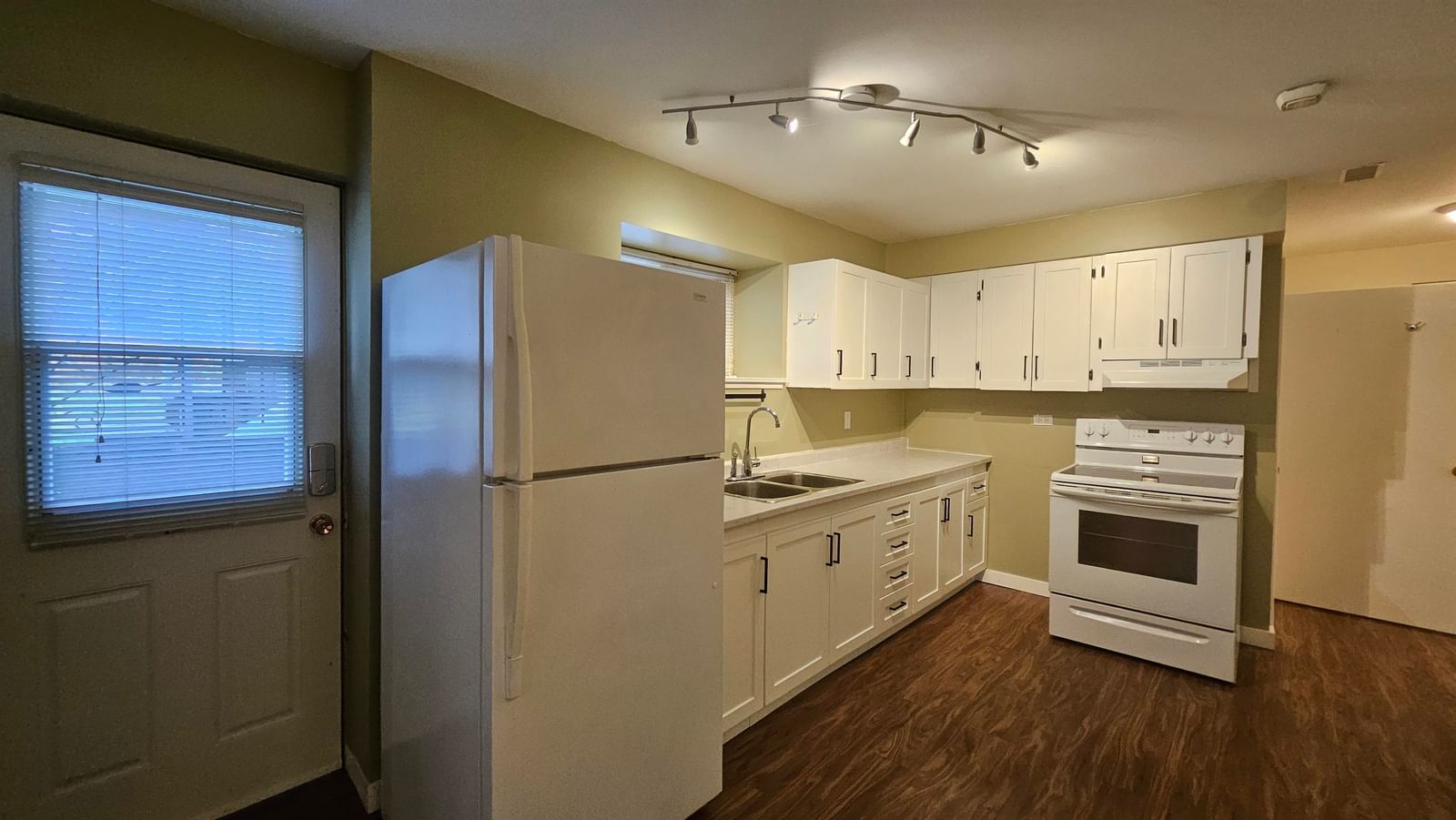 Listing Image 22