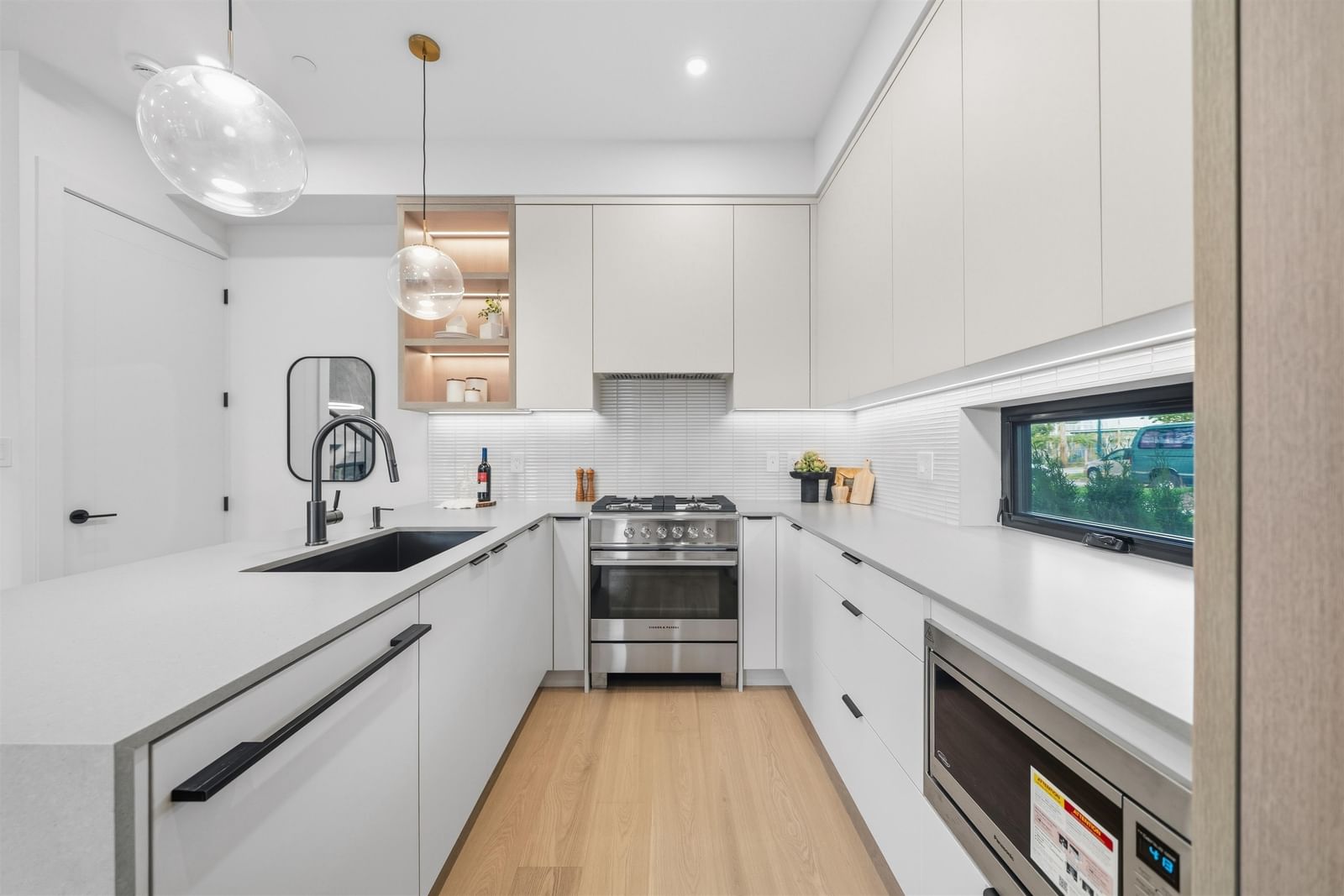 Listing Image 10