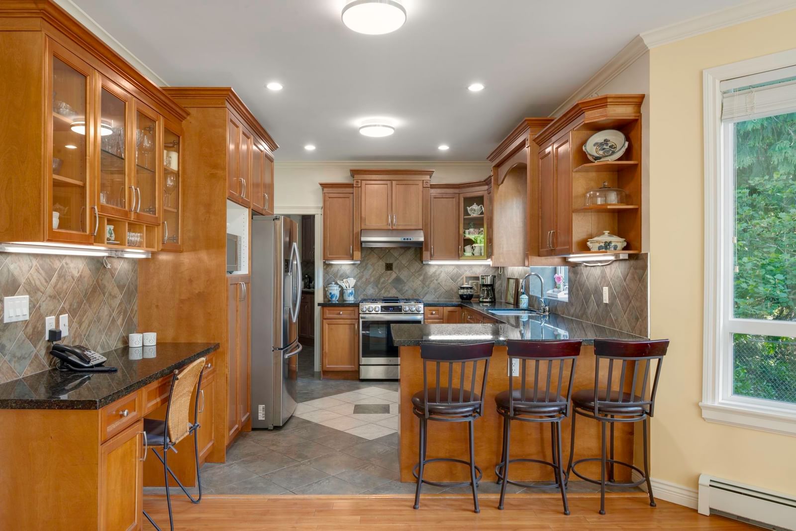 Listing Image 11