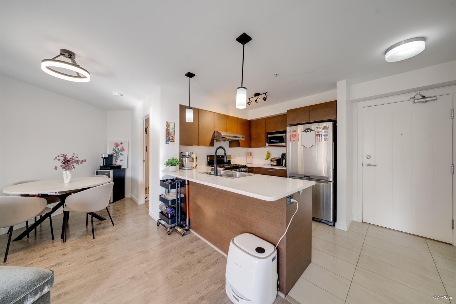 Listing Image 6