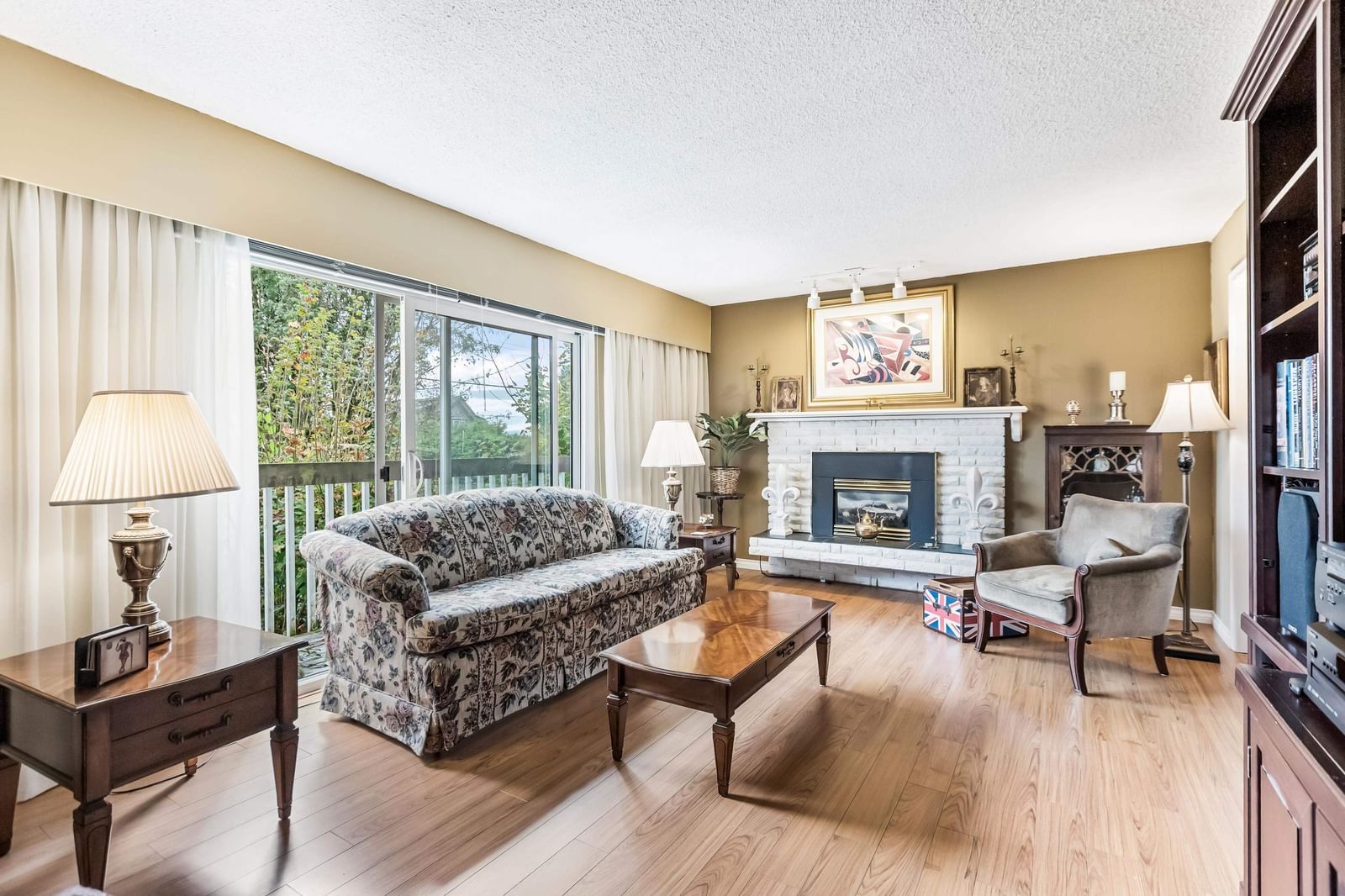 Listing Image 5