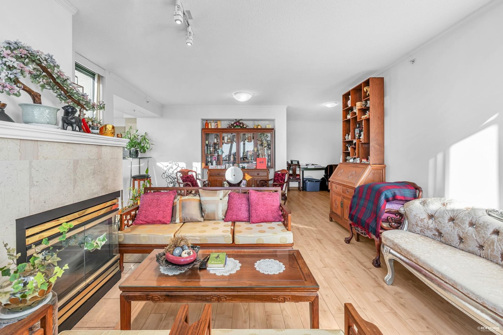 Listing Image 6