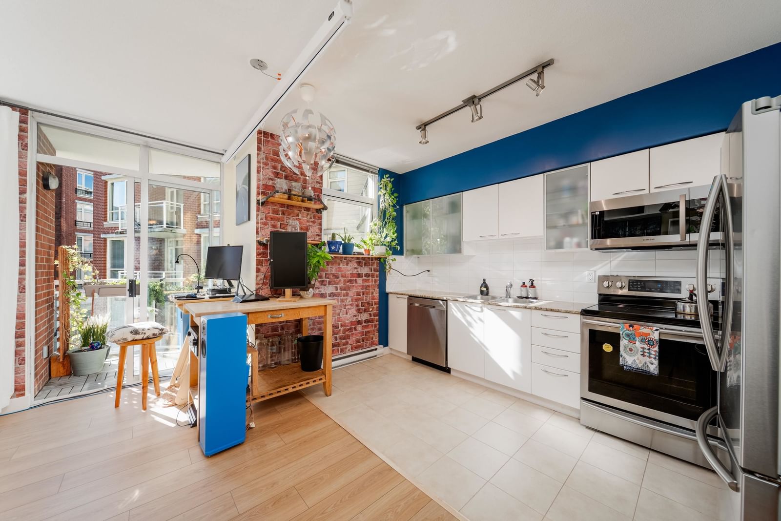 Listing Image 1