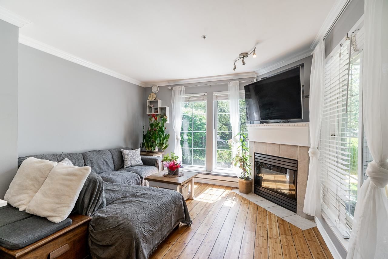 Listing Image 4