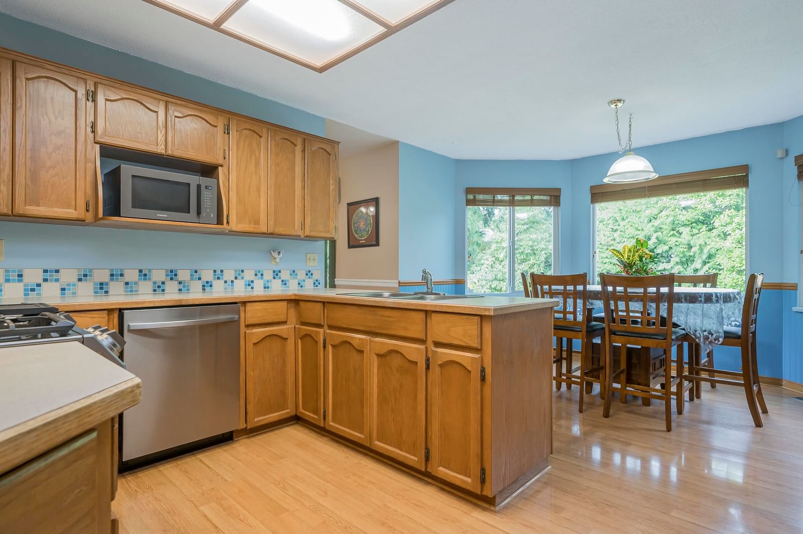 Listing Image 12