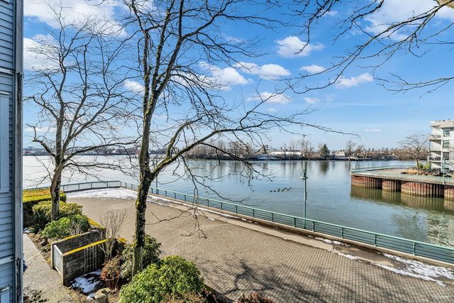 208 - 2020 Kent Avenue South E