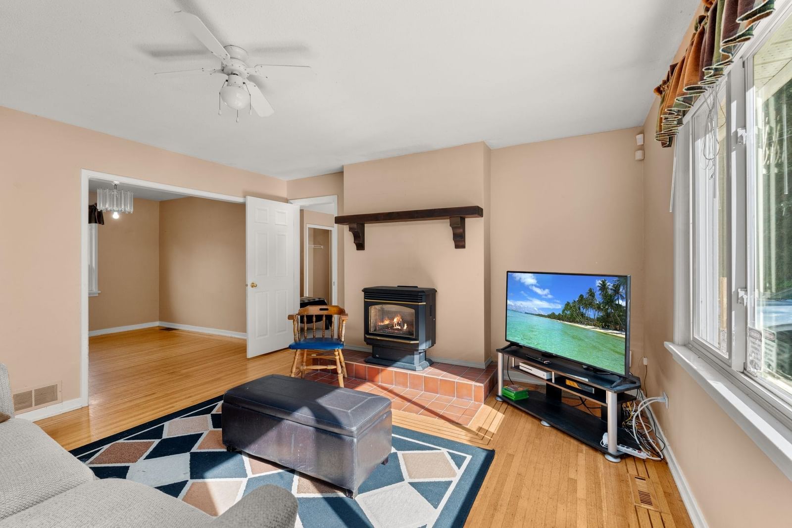 Listing Image 8
