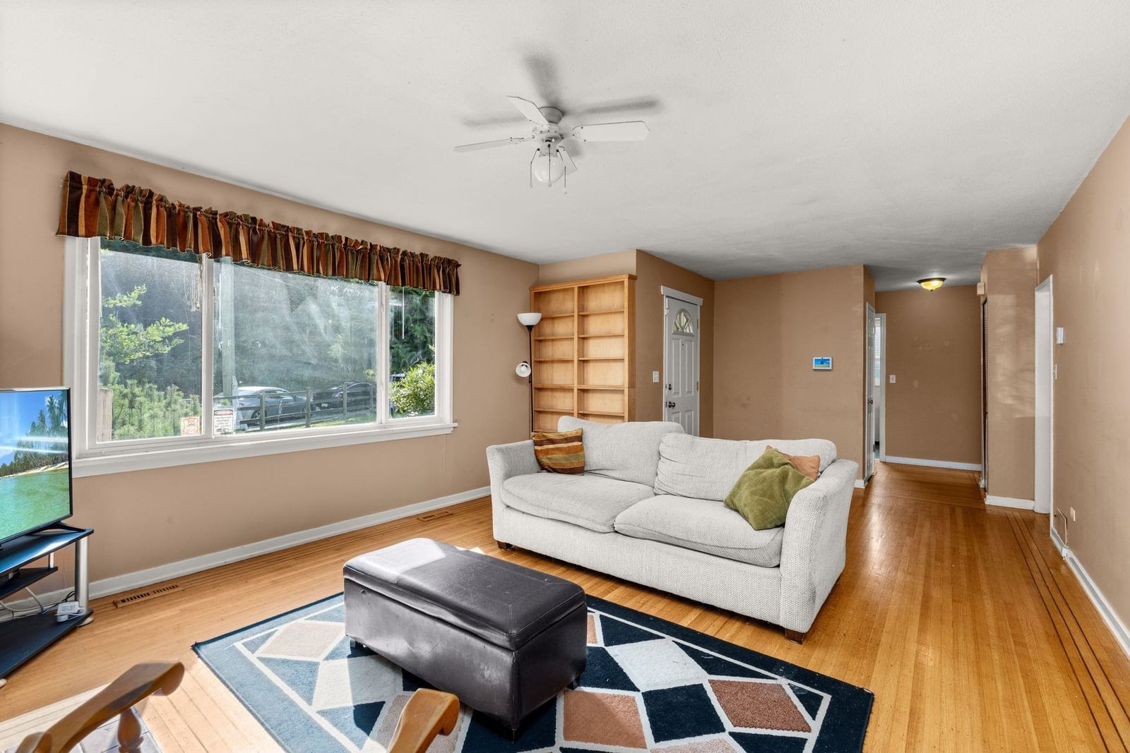 Listing Image 9