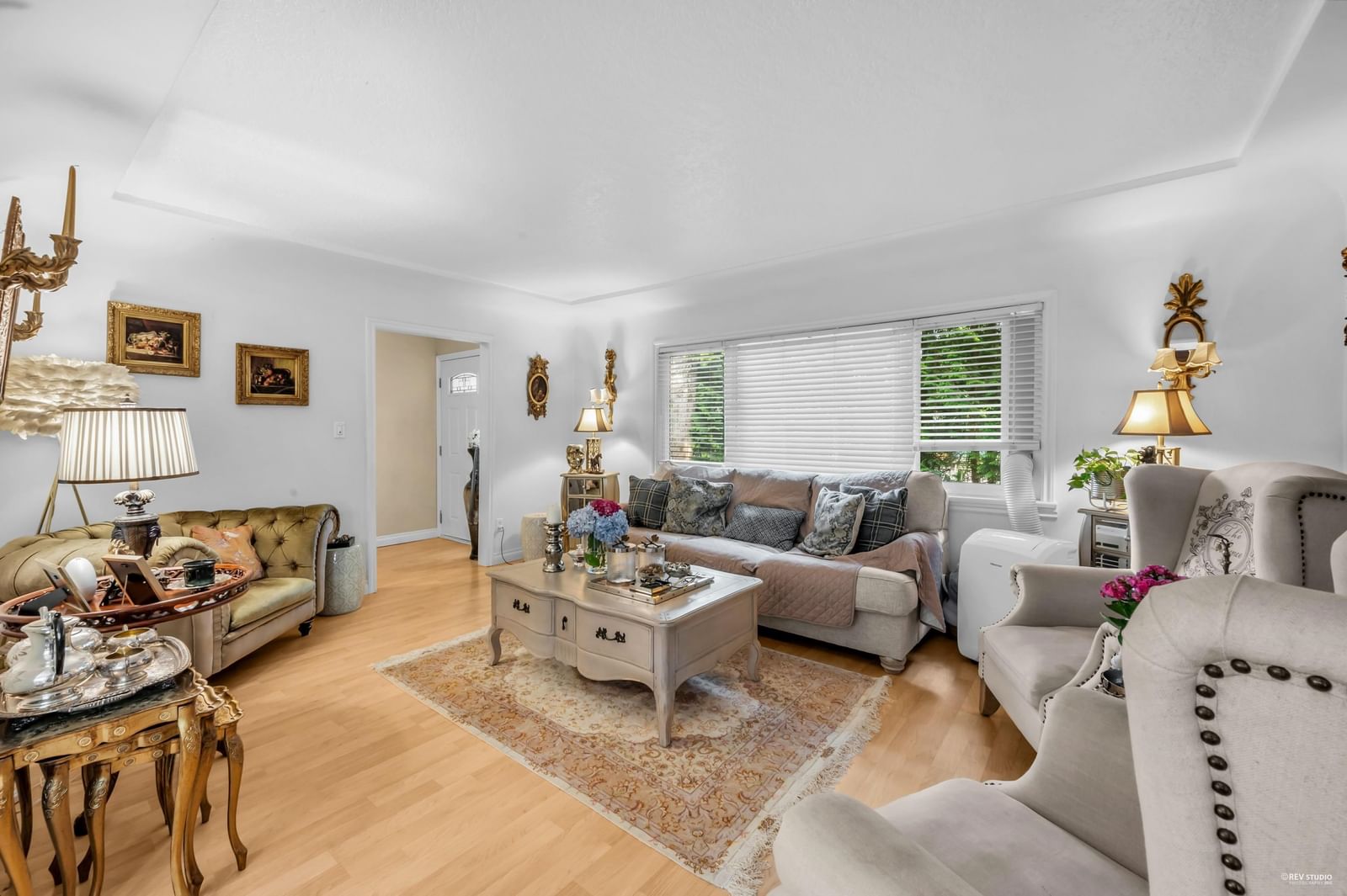 Listing Image 4