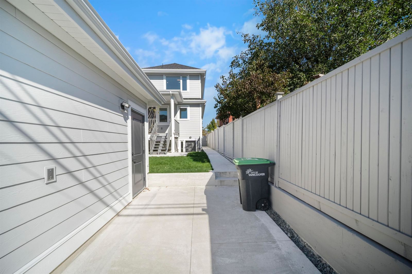 Listing Image 18