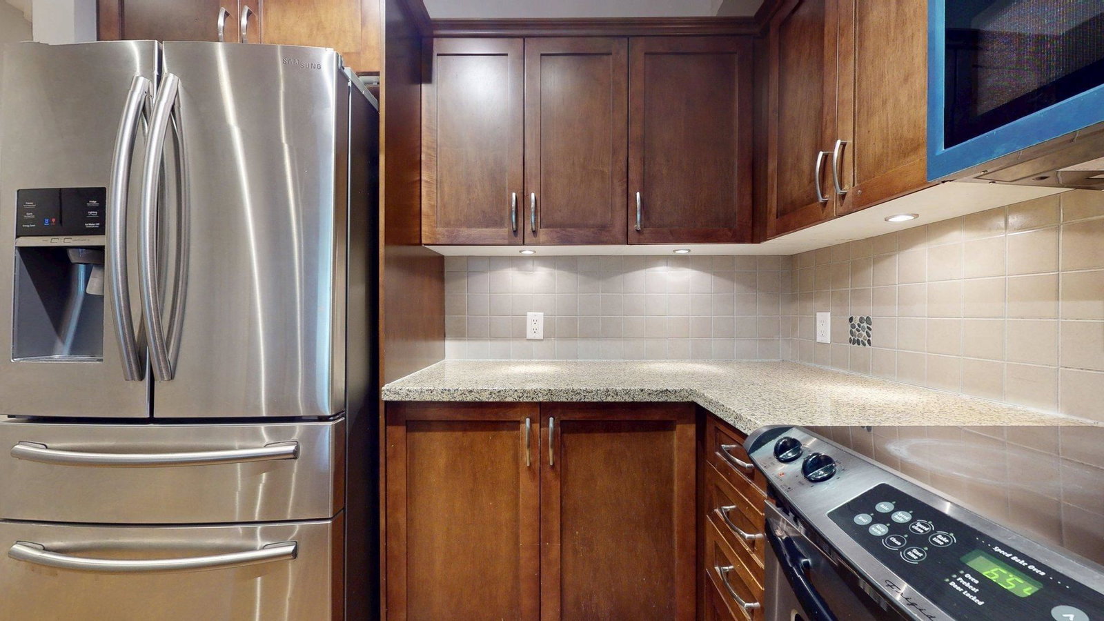 Listing Image 12