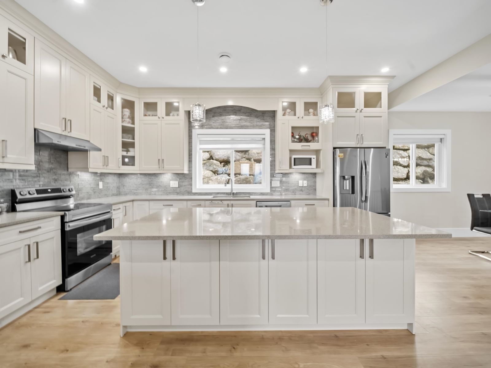 Listing Image 10